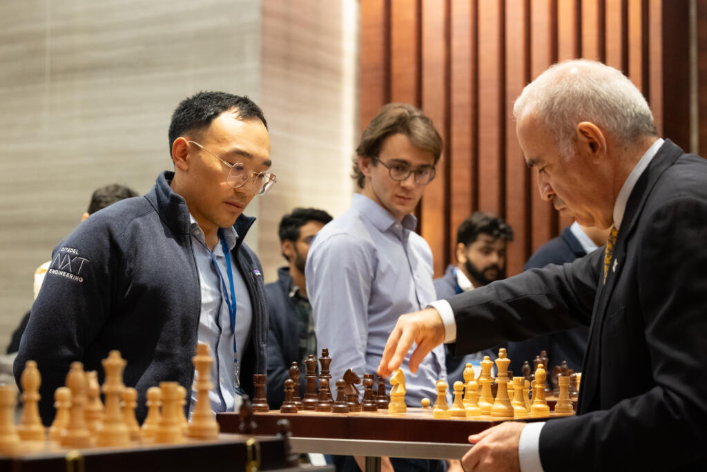 Grandmaster Garry Kasparov Plays Chess With Engineers From IGAM